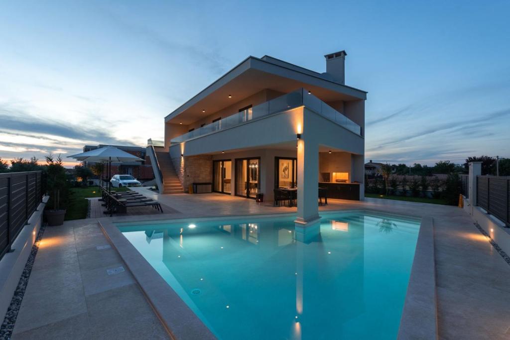 Villa Perla by Villsy